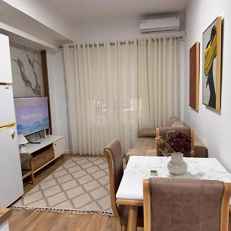 Malo House Center * 地拉那