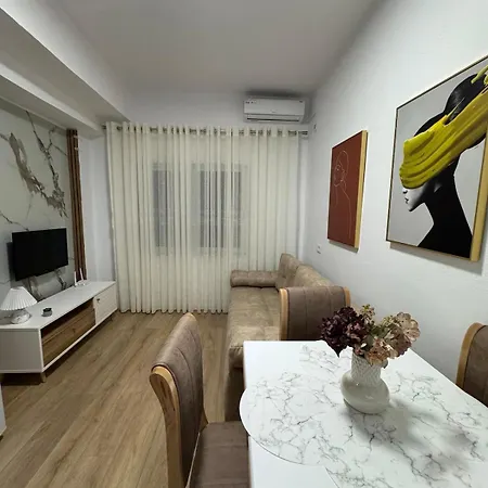 Malo House Center 아파트 티라나