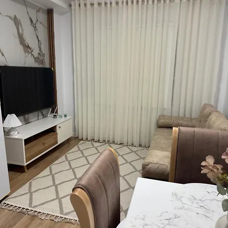Malo House Center Апартаменты Тирана
