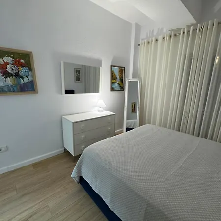 Malo House Center Тирана