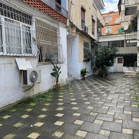 Malo House Center Тирана