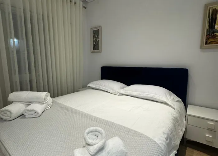 Malo House Center Apartment Tirana