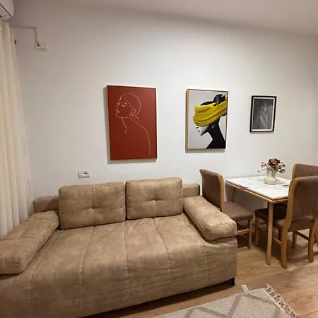 Malo House Center * Tiran