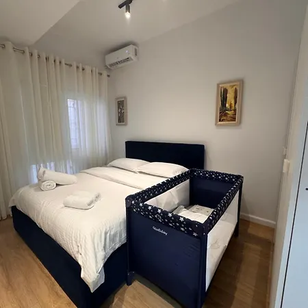 Daire Malo House Center *
