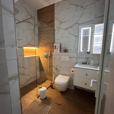 Daire Malo House Center