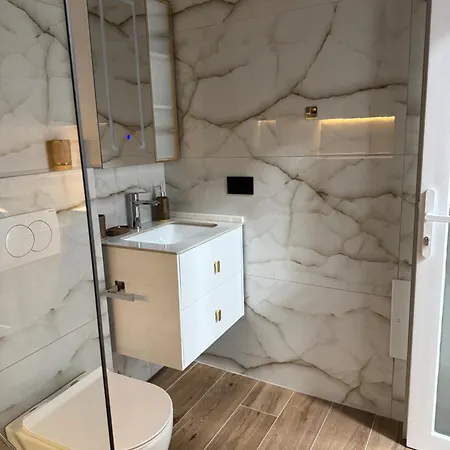 Daire Malo House Center *